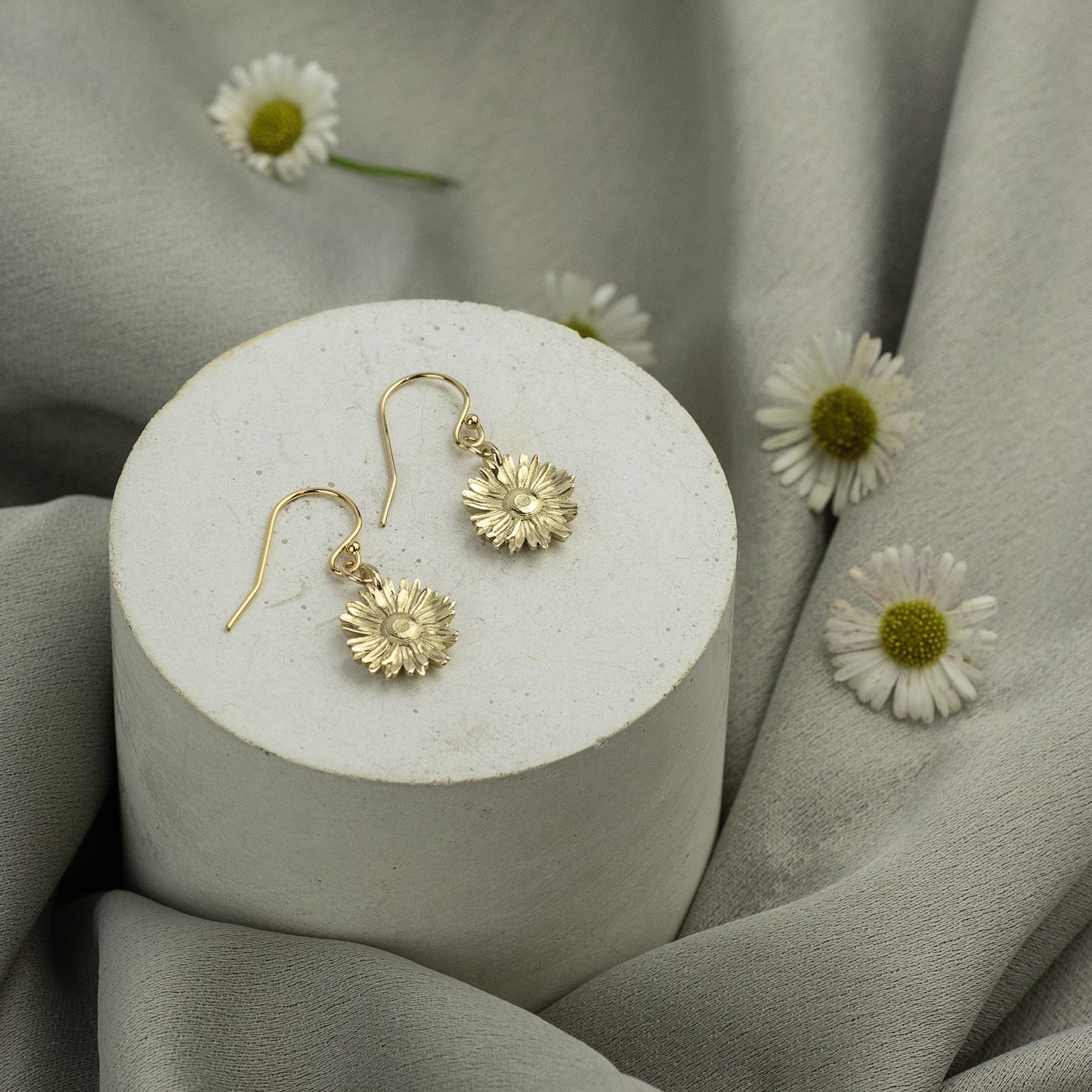 gold daisy earrings