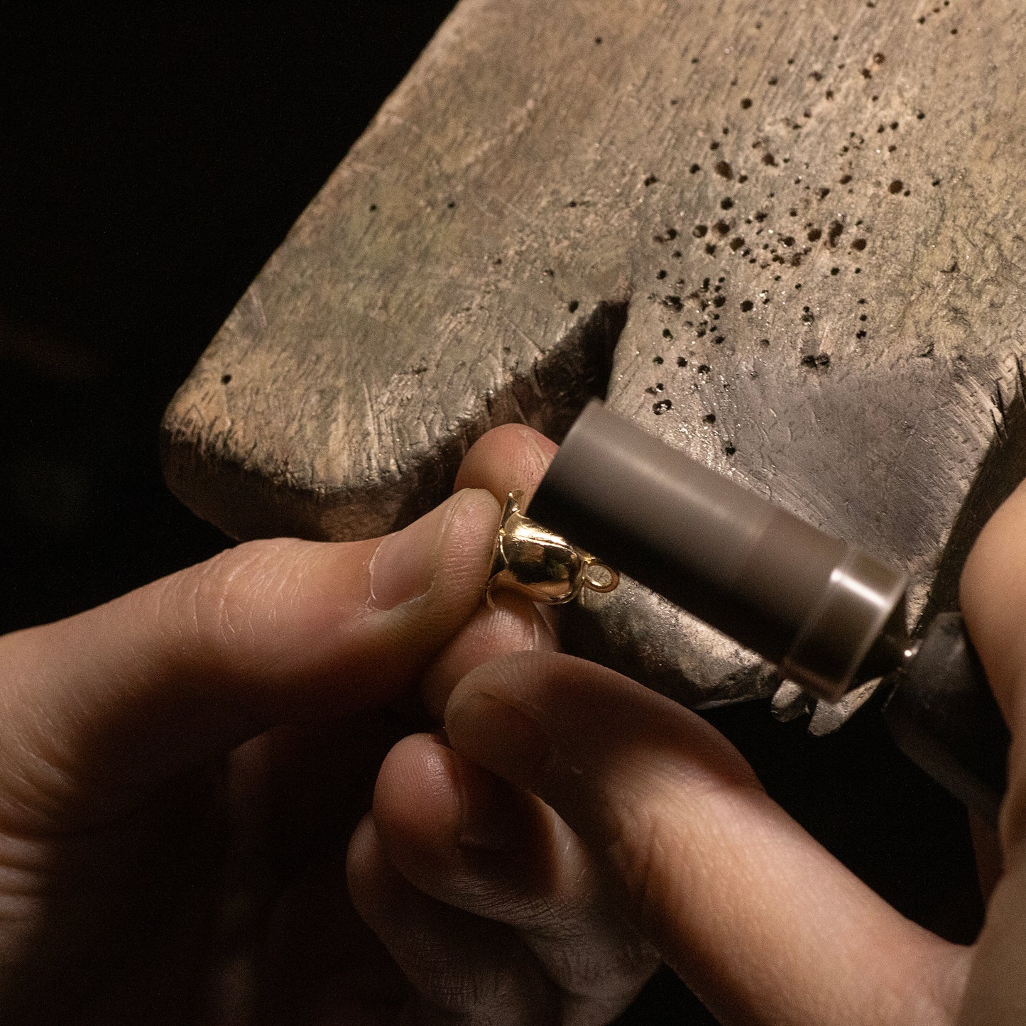 May Birth Flower & Birthstone Necklace - Lily of the Valley & Emerald - 9kt Gold