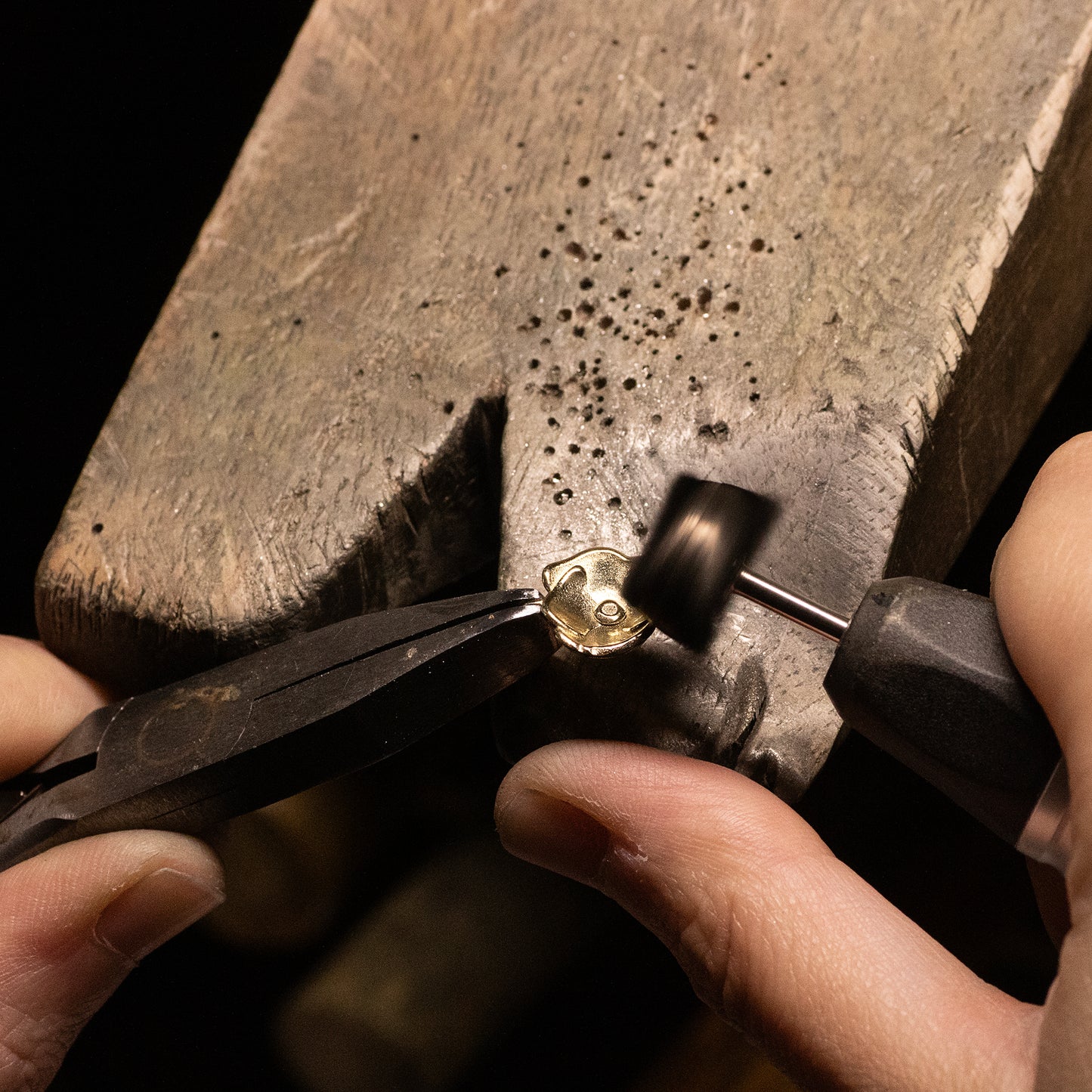 August Birth Flower & Birthstone Necklace - Poppy & Peridot - 9kt Gold
