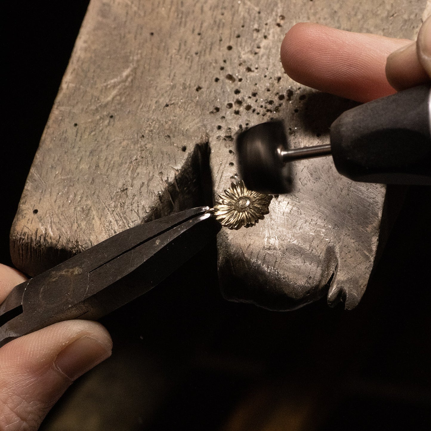 Daisy Flower Necklace - Hope - 9kt Gold