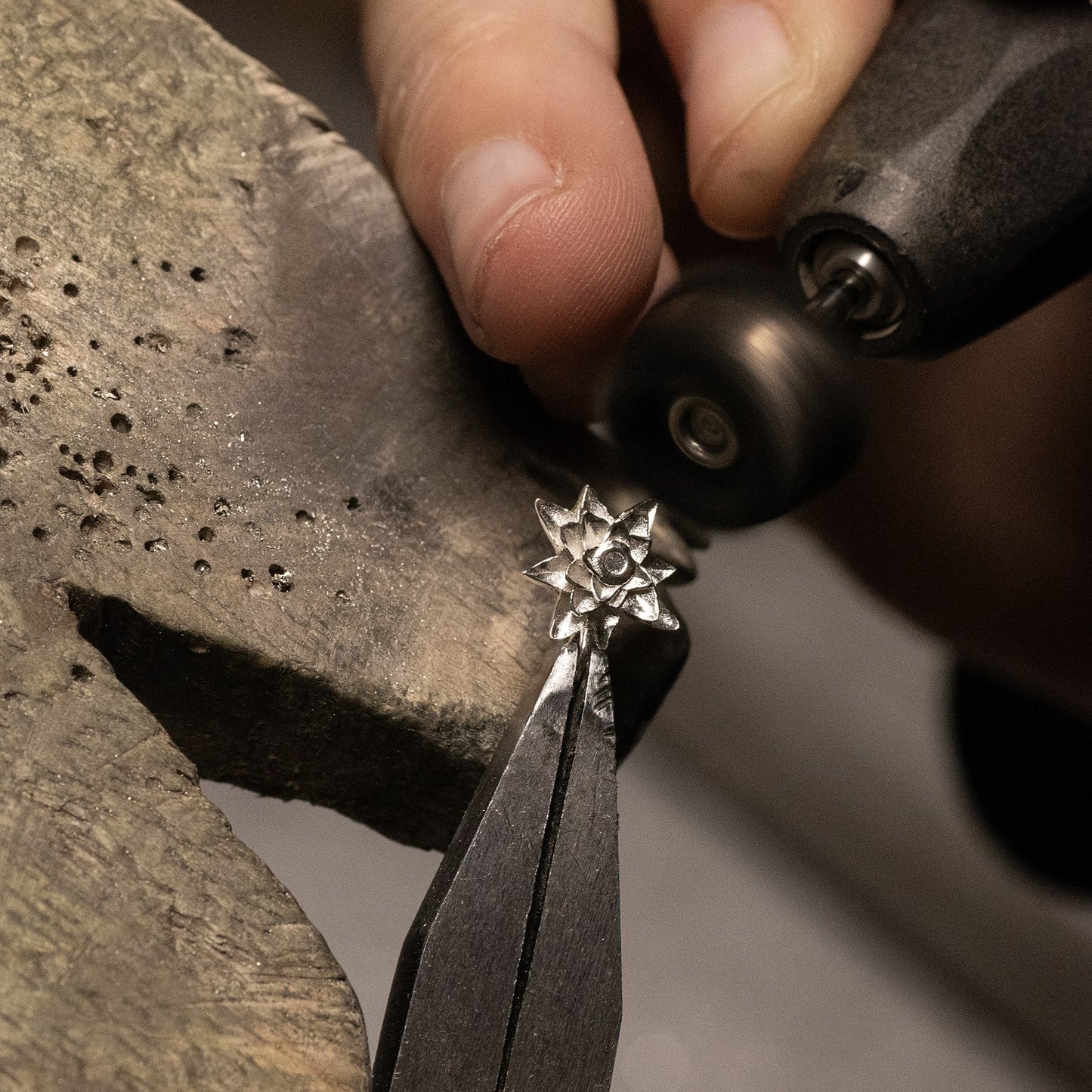 Waterlily Flower Necklace - Energy - Silver