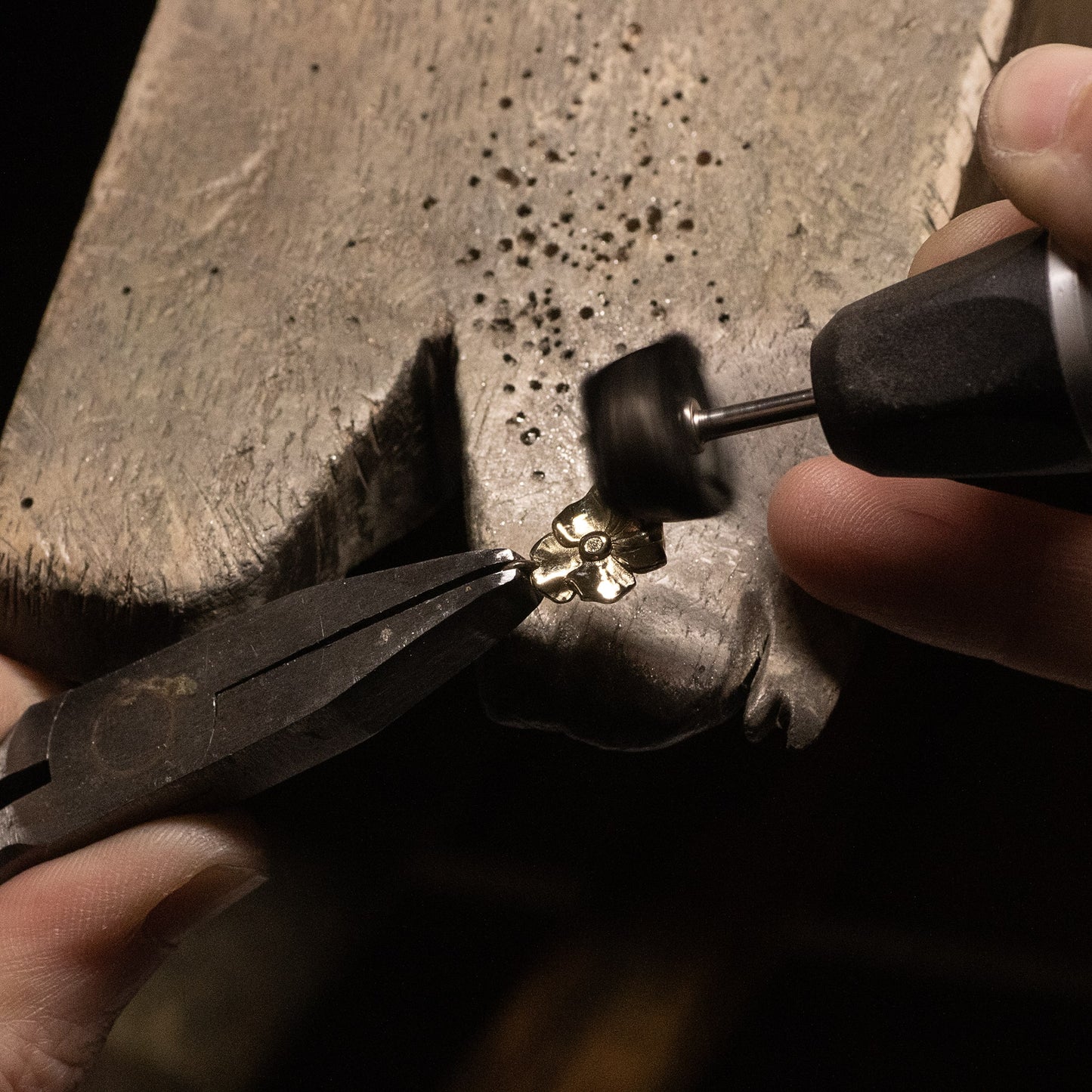 Violet Flower Necklace - Faith - 9kt Gold