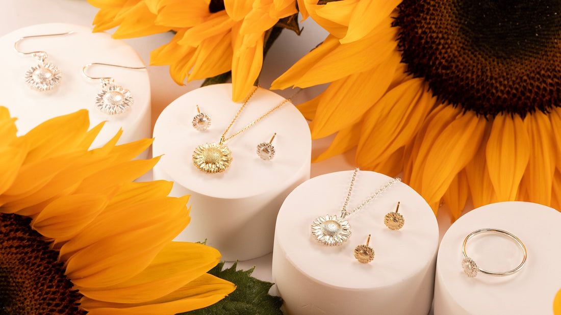 Sunflower Meaning: Friendship, August Birth Flower & Third Anniversary Gifts