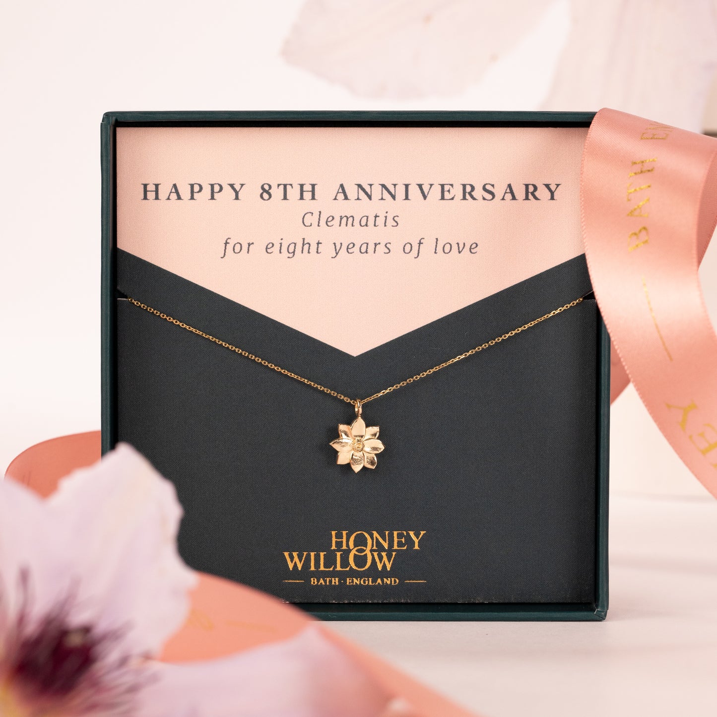 Geschenk zum 8. Jahrestag - Halskette mit Waldrebenblüte - 9kt Gold