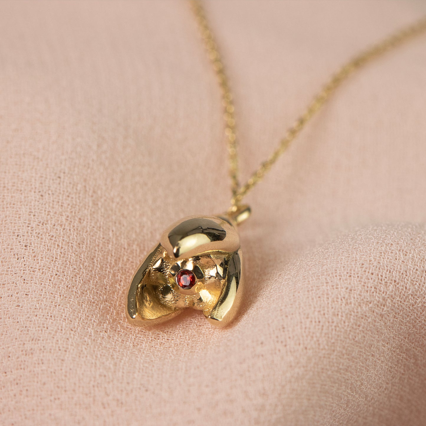 January Birth Flower & Birthstone Necklace - Snowdrop & Garnet - 9kt Gold