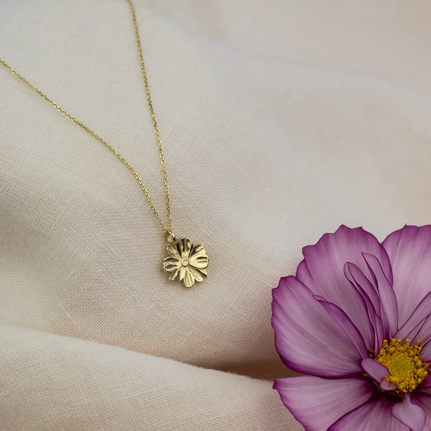 Cosmos Necklace - 9kt Gold
