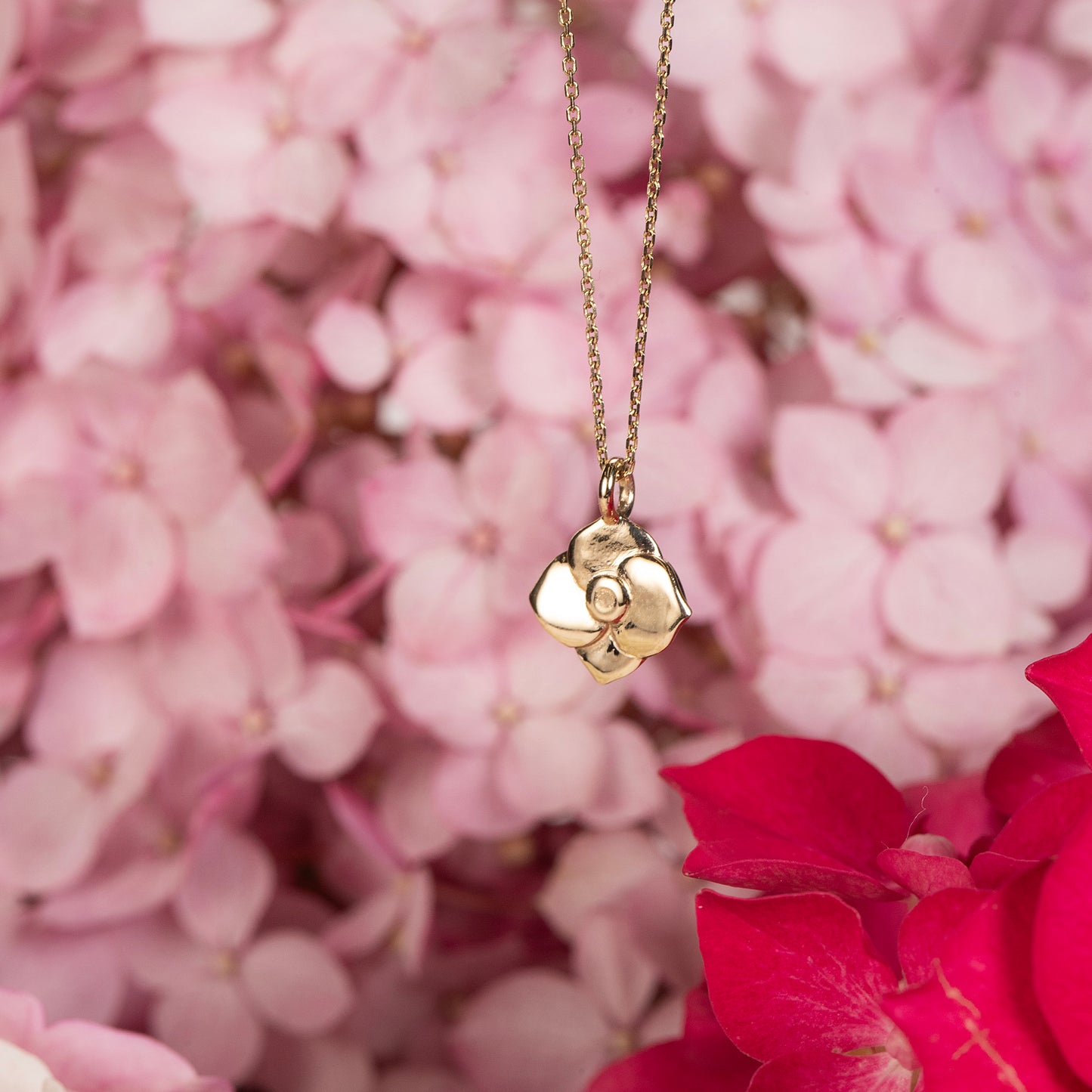 November Birth Flower Necklace - Hydrangea - 9kt Gold