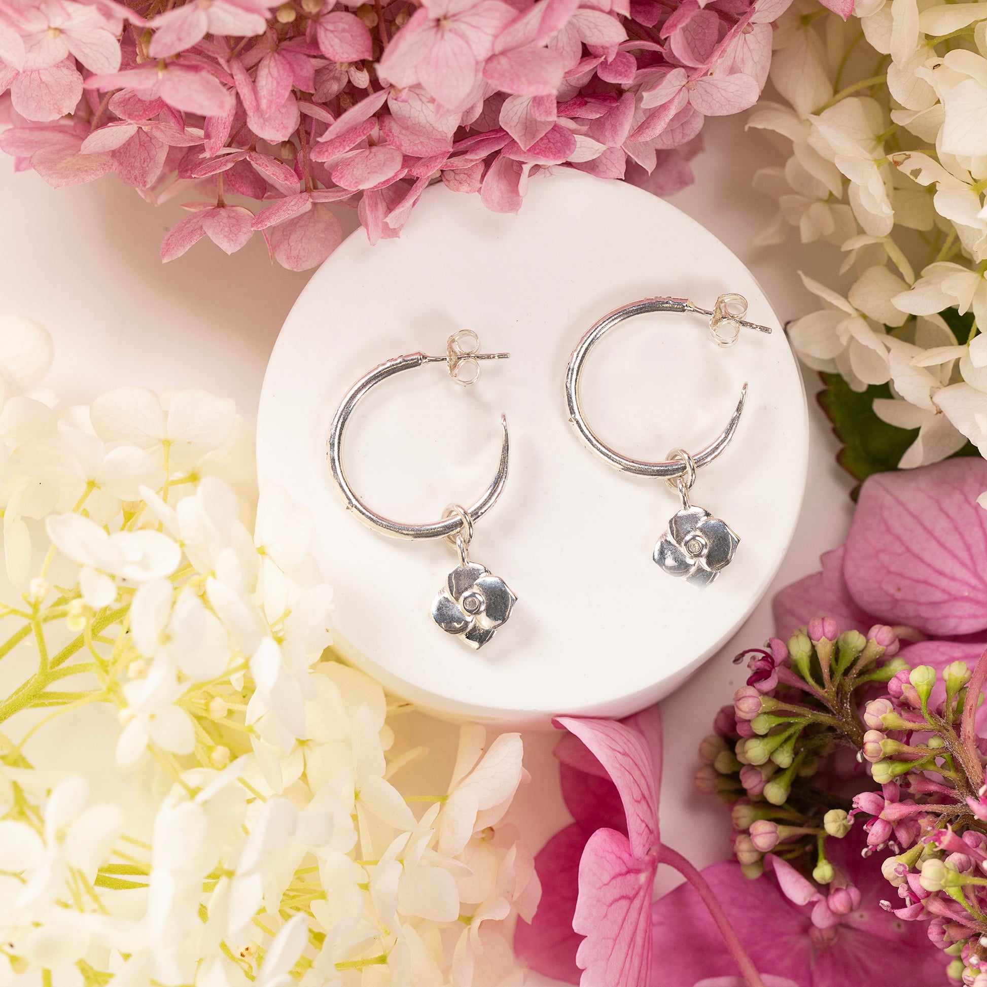 November Birth Flower Hoop Earrings - Hydrangea - Silver - 2cm