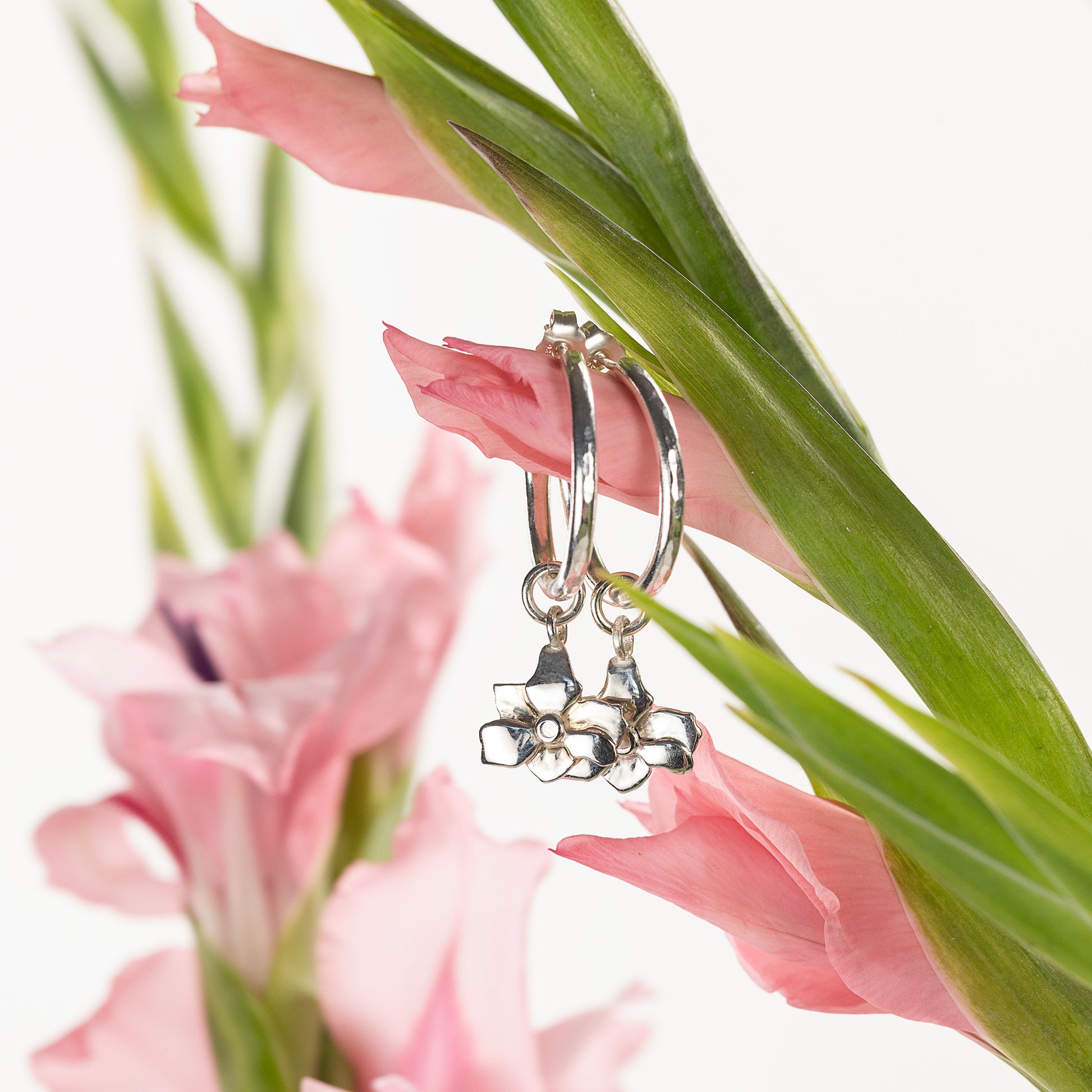 August Birth Flower Hoop Earrings - Gladiolus - Silver - 2cm