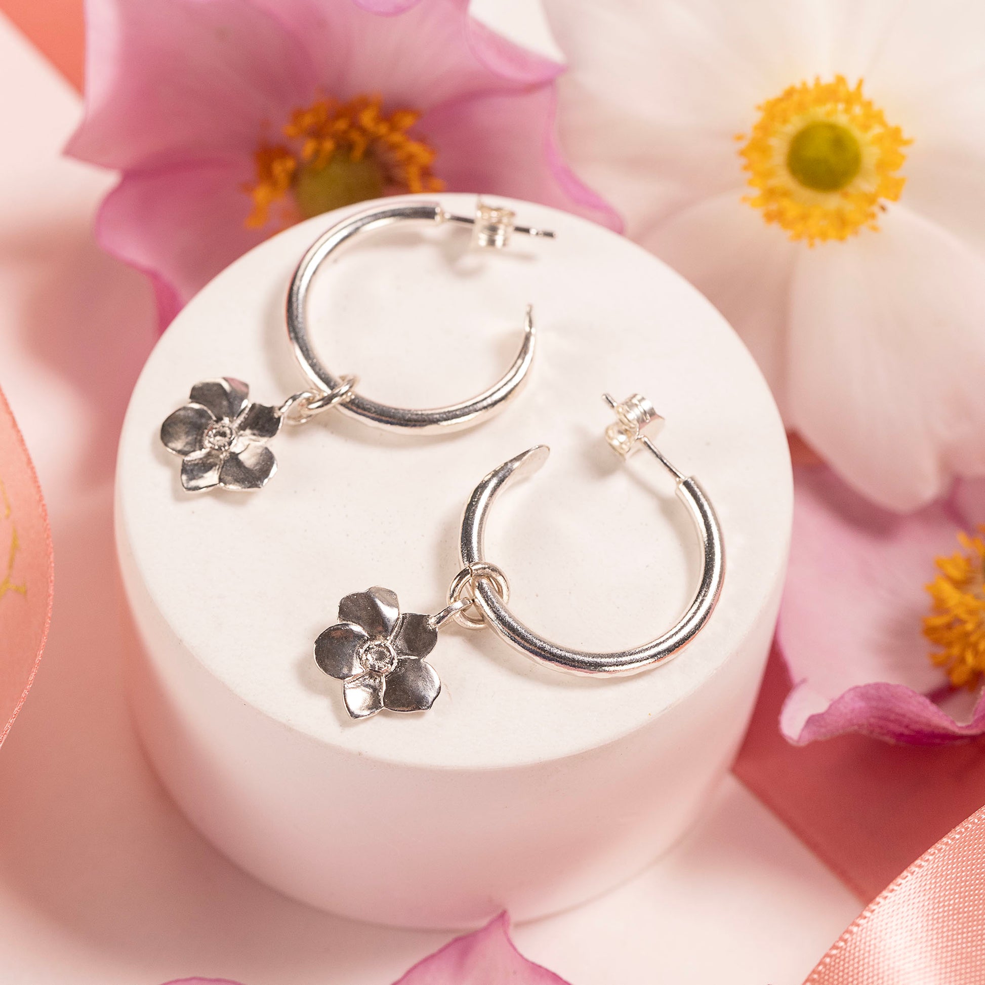 September Birth Flower Hoop Earrings - Windflower - Silver - 2cm
