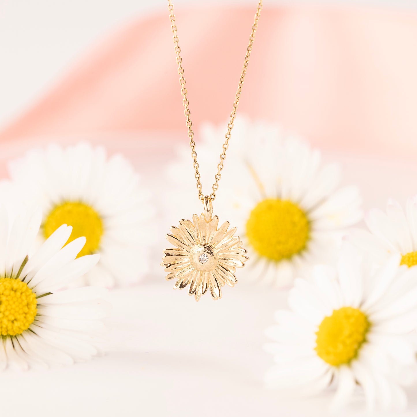 April Birth Flower & Birthstone Necklace - Daisy & Lab Grown Diamond - 9kt Gold