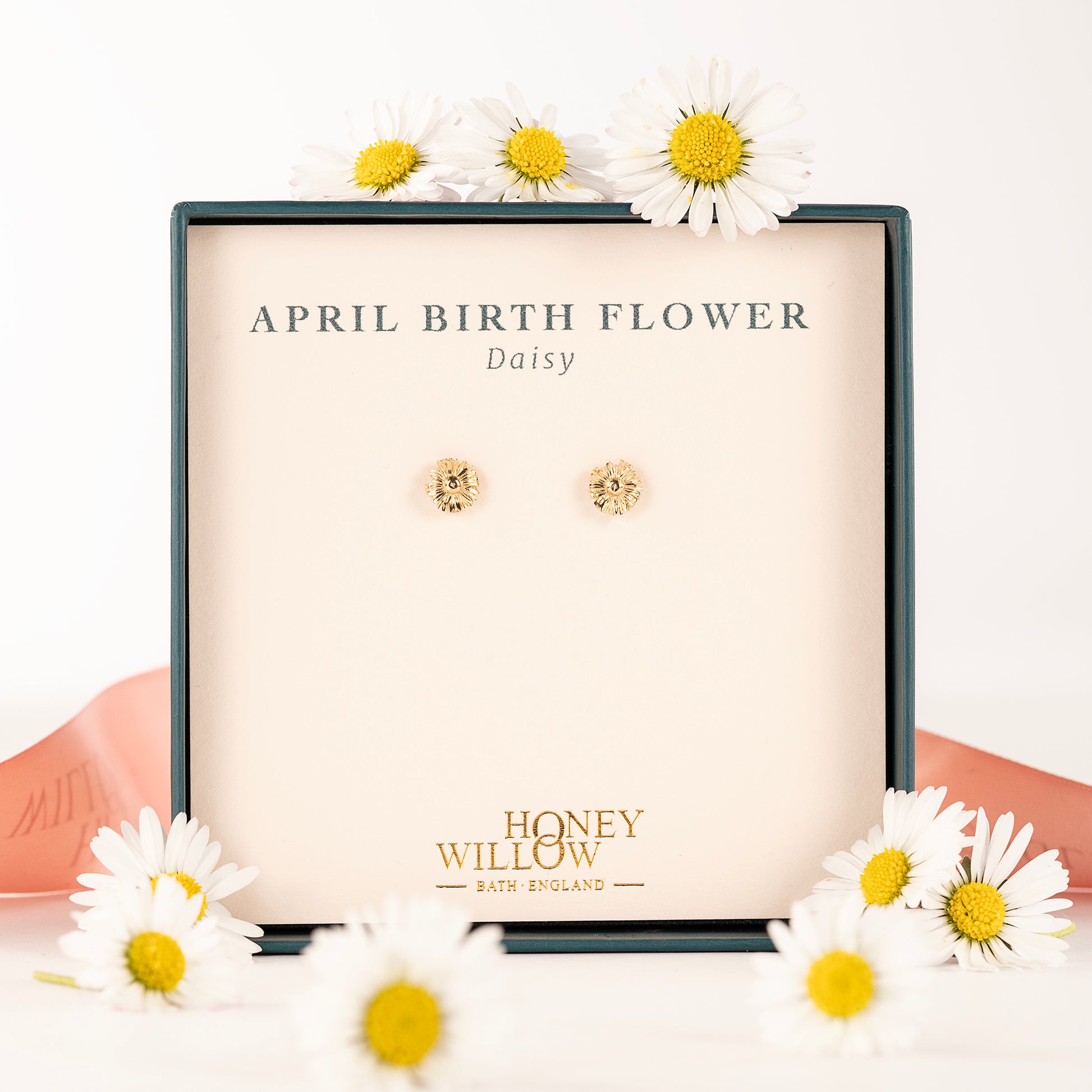 April Birth Flower Earrings - Daisy Flower Studs - 9kt Gold