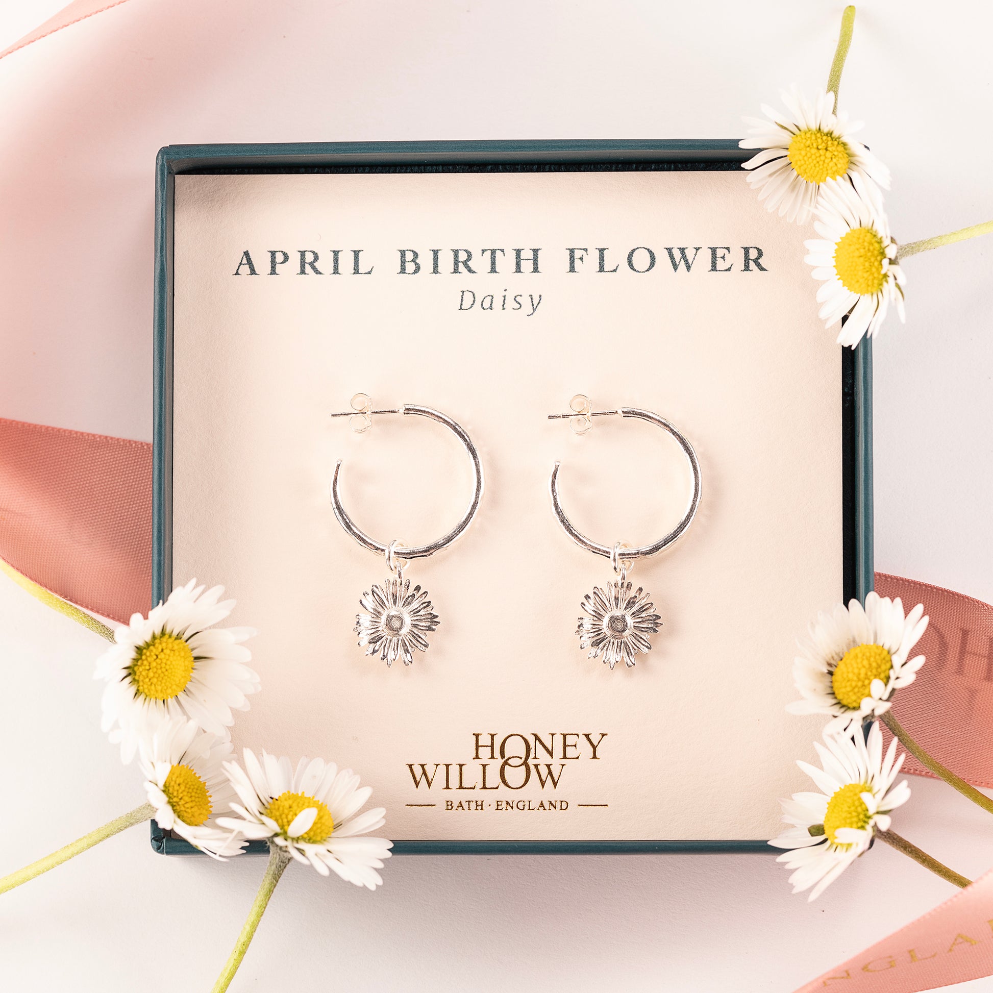 April Birth Flower Hoop Earrings - Daisy - Silver - 2cm