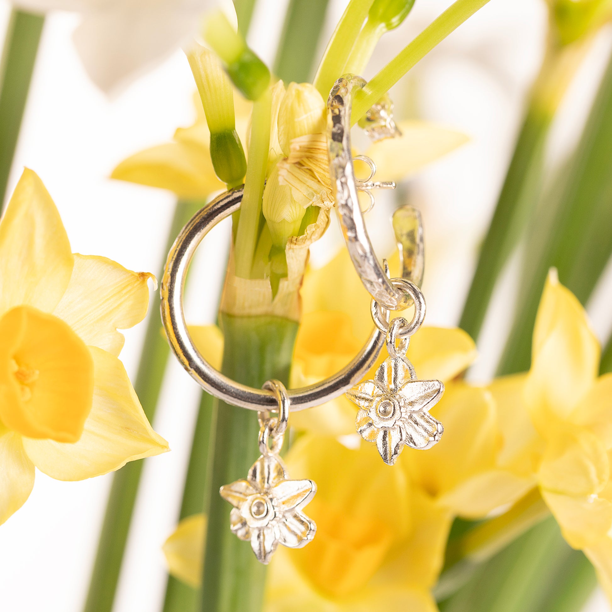 10th Anniversary Gift - Daffodil Flower Hoop Earrings - Silver - 2cm