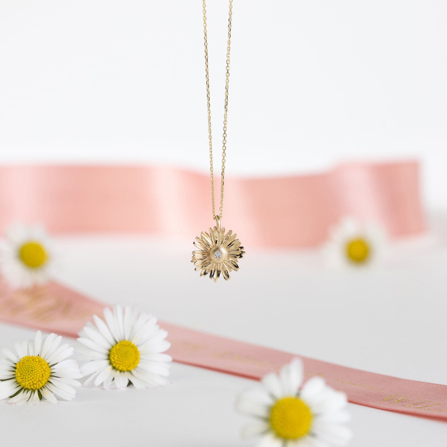 April Birth Flower & Birthstone Necklace - Daisy & Diamond - 9kt Gold
