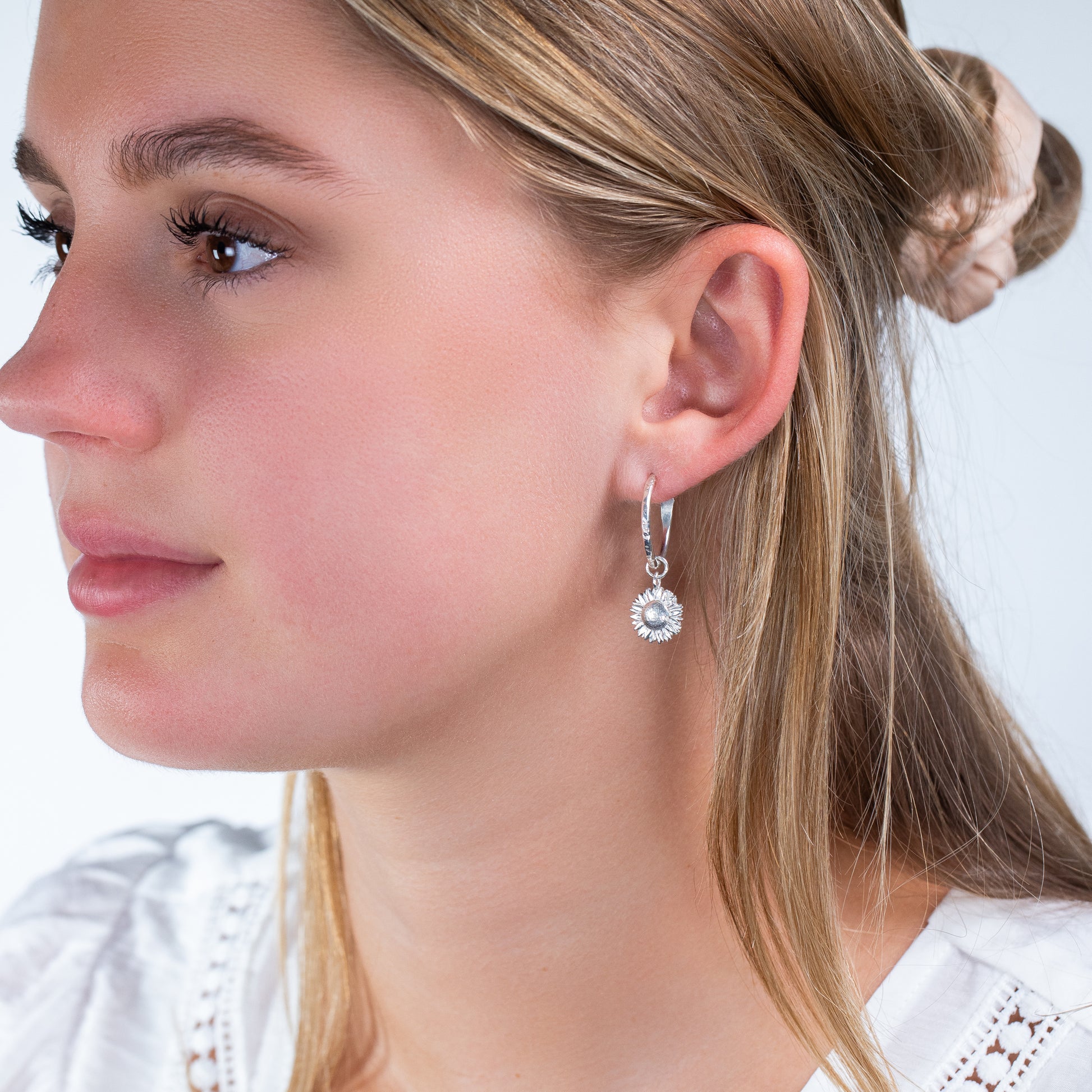 August Birth Flower Hoop Earrings - Sunflower - Silver - 2cm