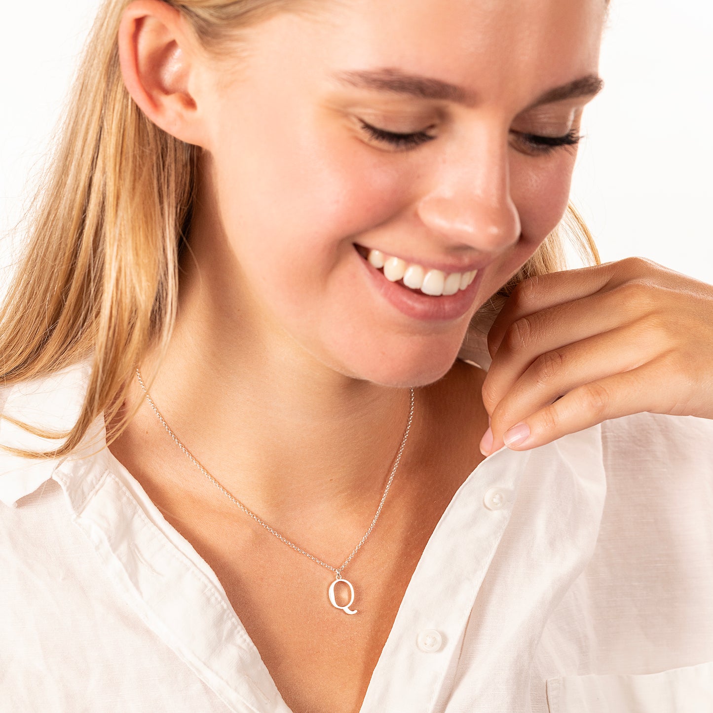 Q Initial Letter Necklace - Silver