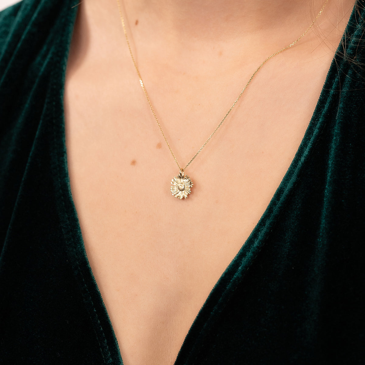 5 Year Work Anniversary Gift - Daisy Flower Necklace - 9ct Gold