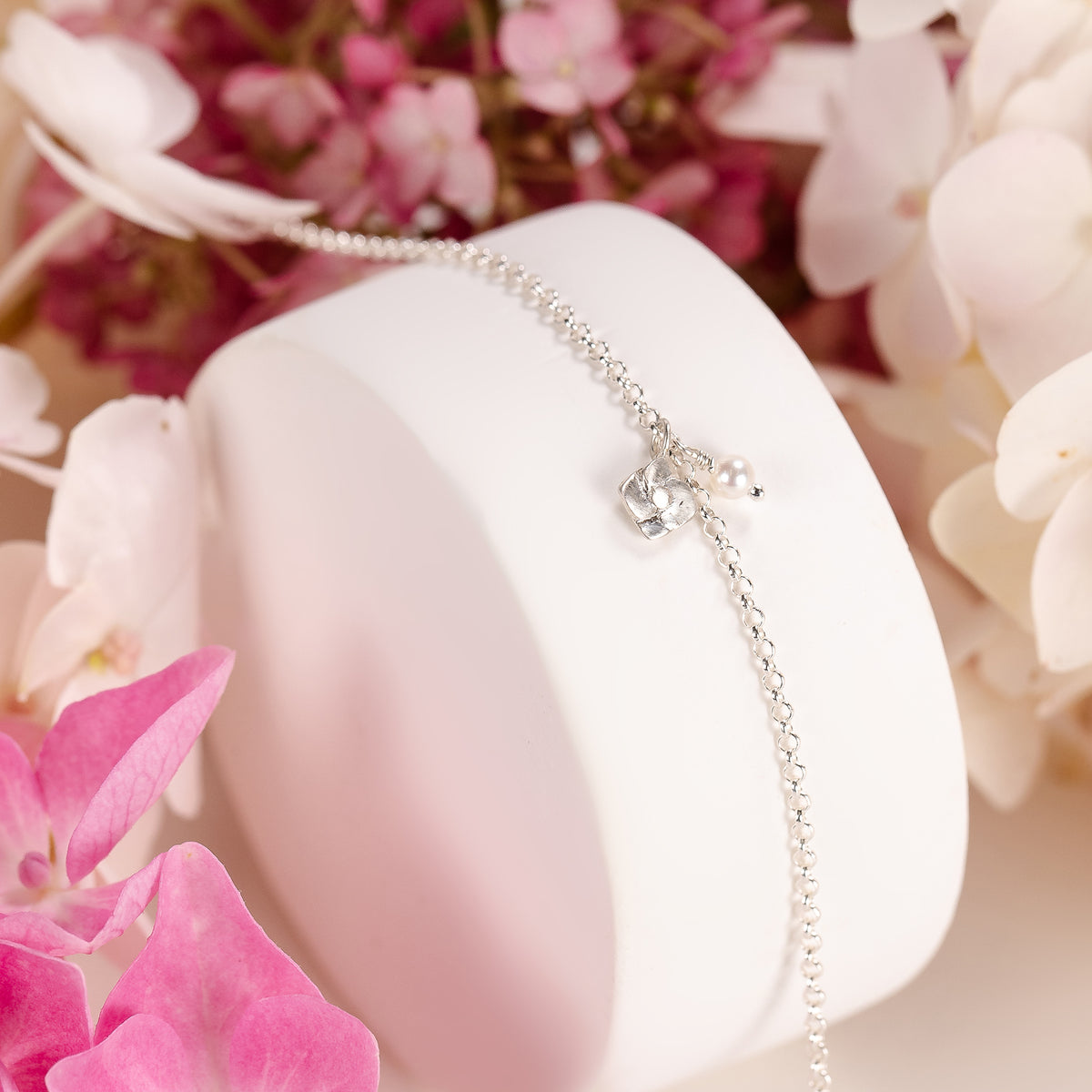 November Birth Flower Bracelet - Hydrangea & Pearl - Silver