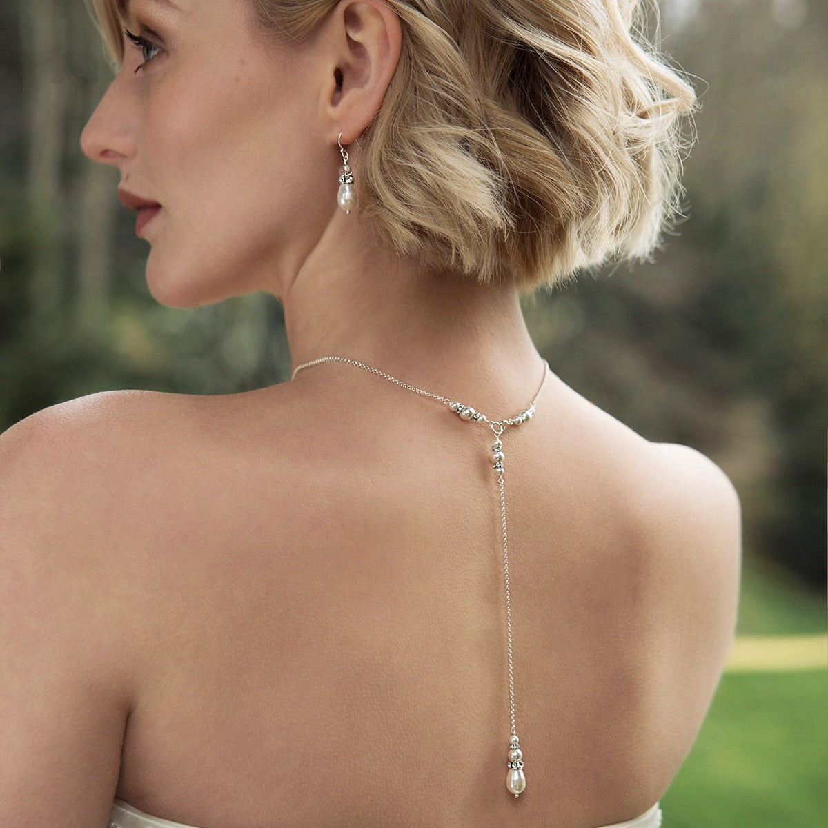 delicate backdrop necklace