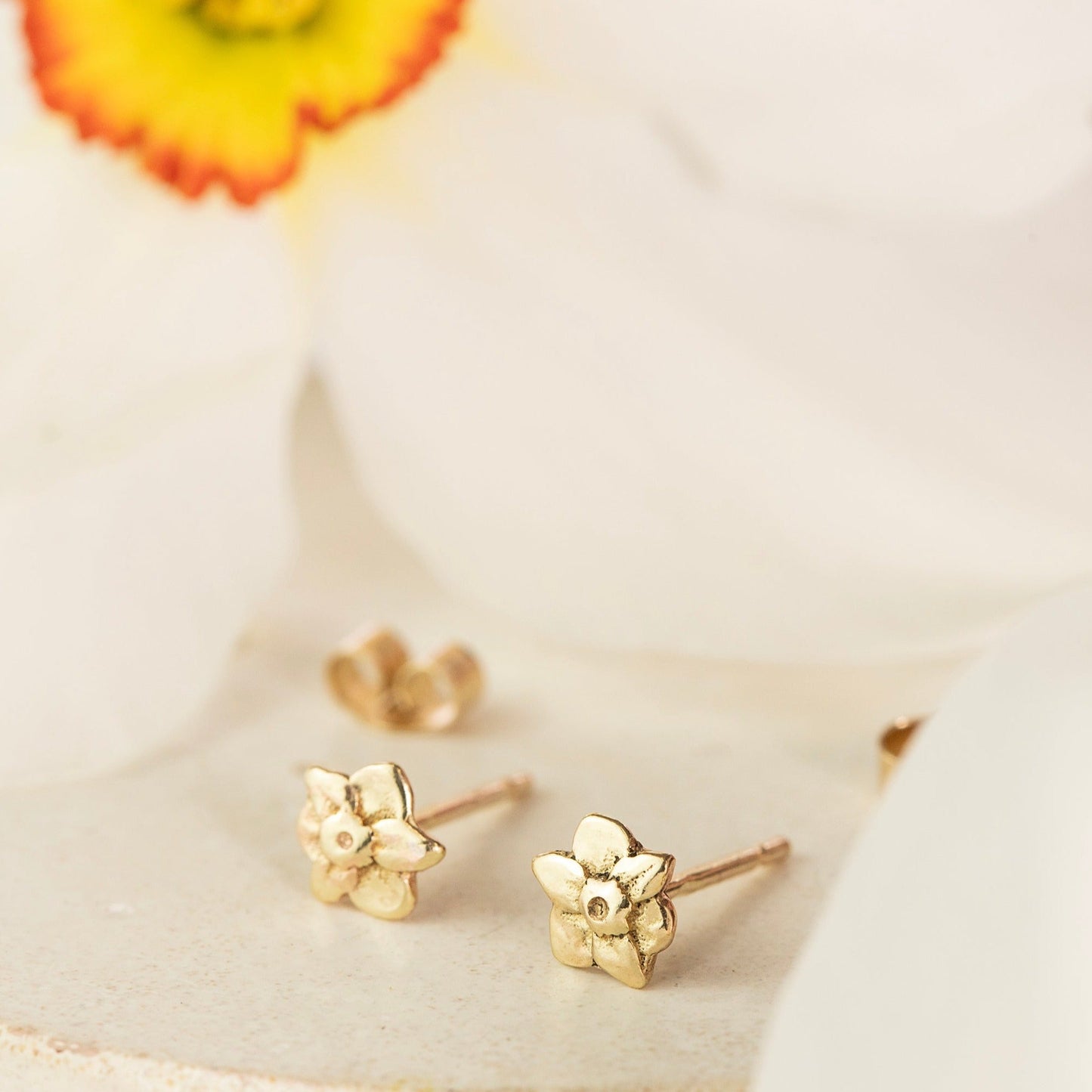 Daffodil Flower Stud Earrings 
