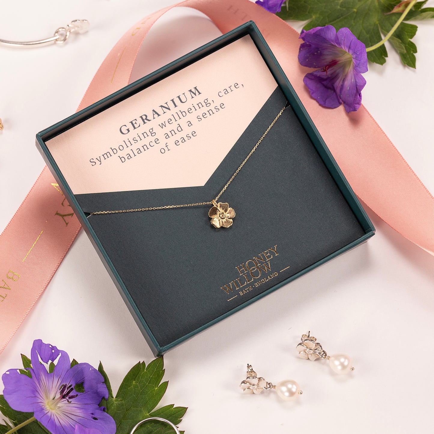Geranium Necklace - Wellbeing - 9ct Gold