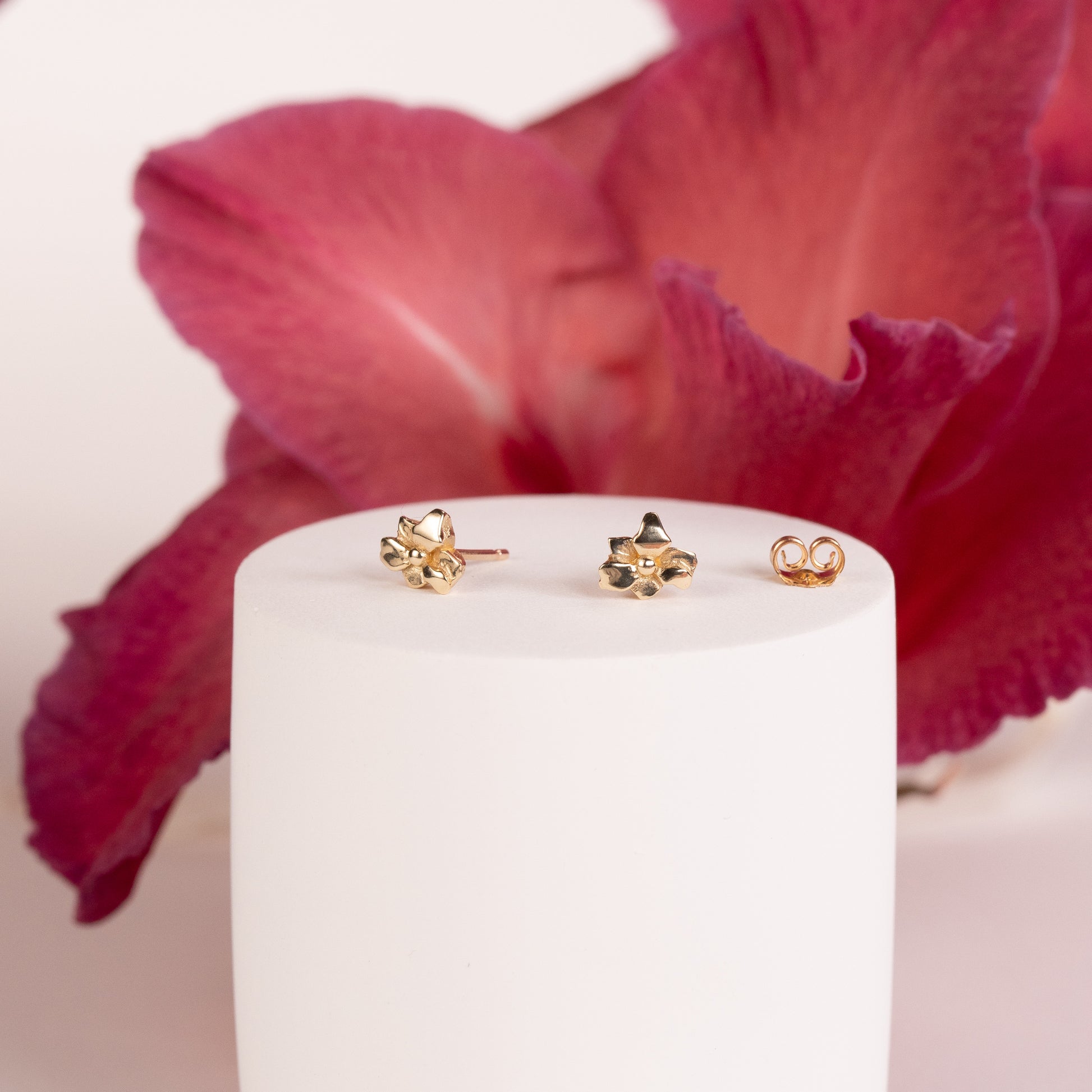 gladioli studs gold