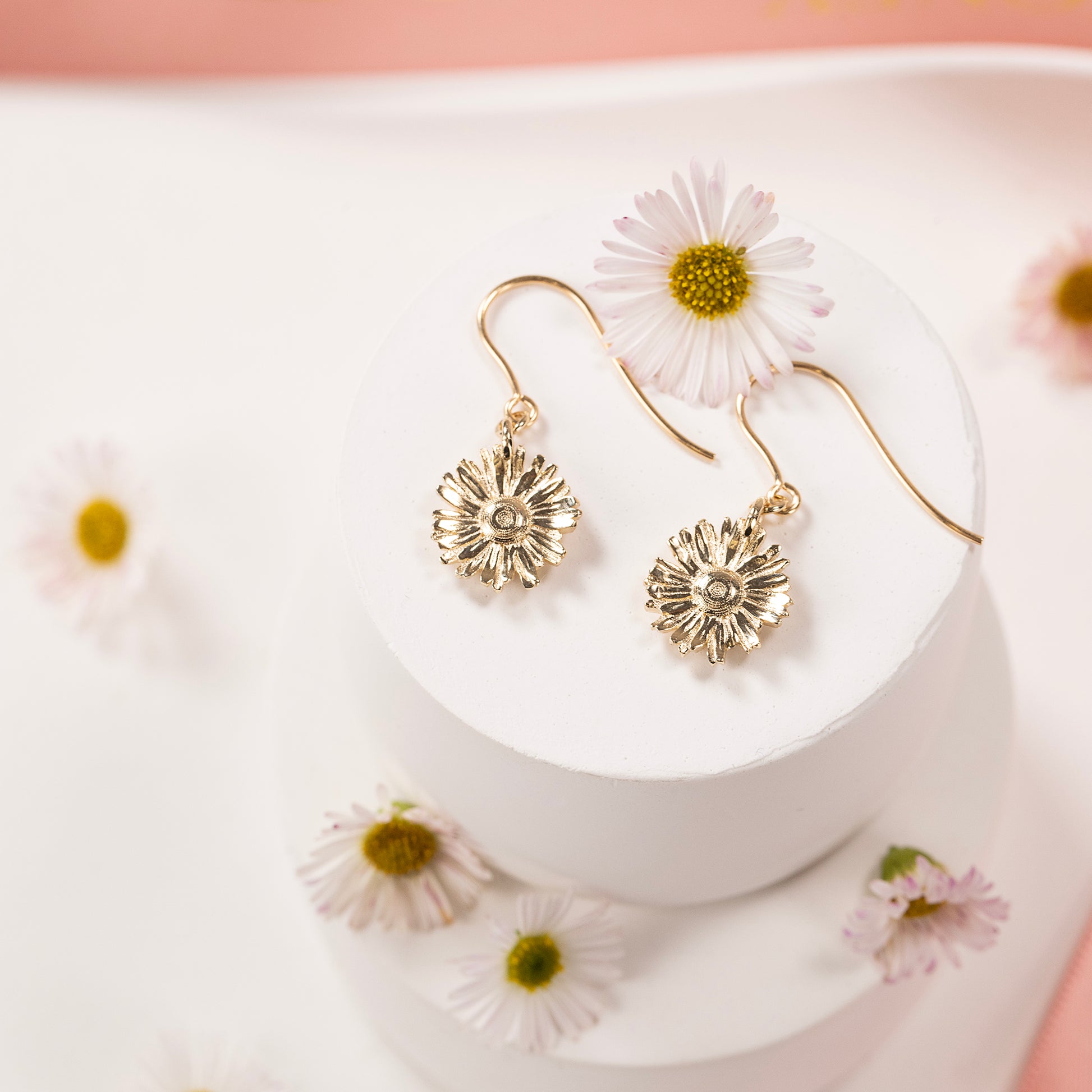 gold daisy earrings