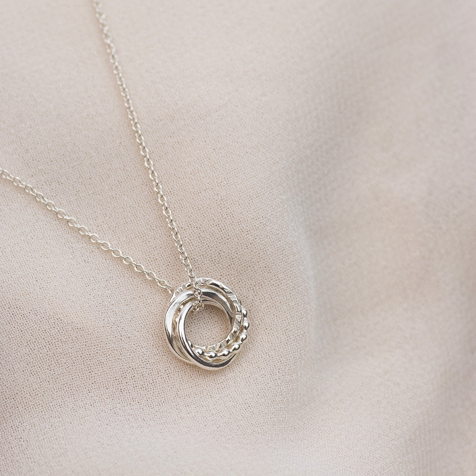4 Friends Necklace - Silver Love Knot 