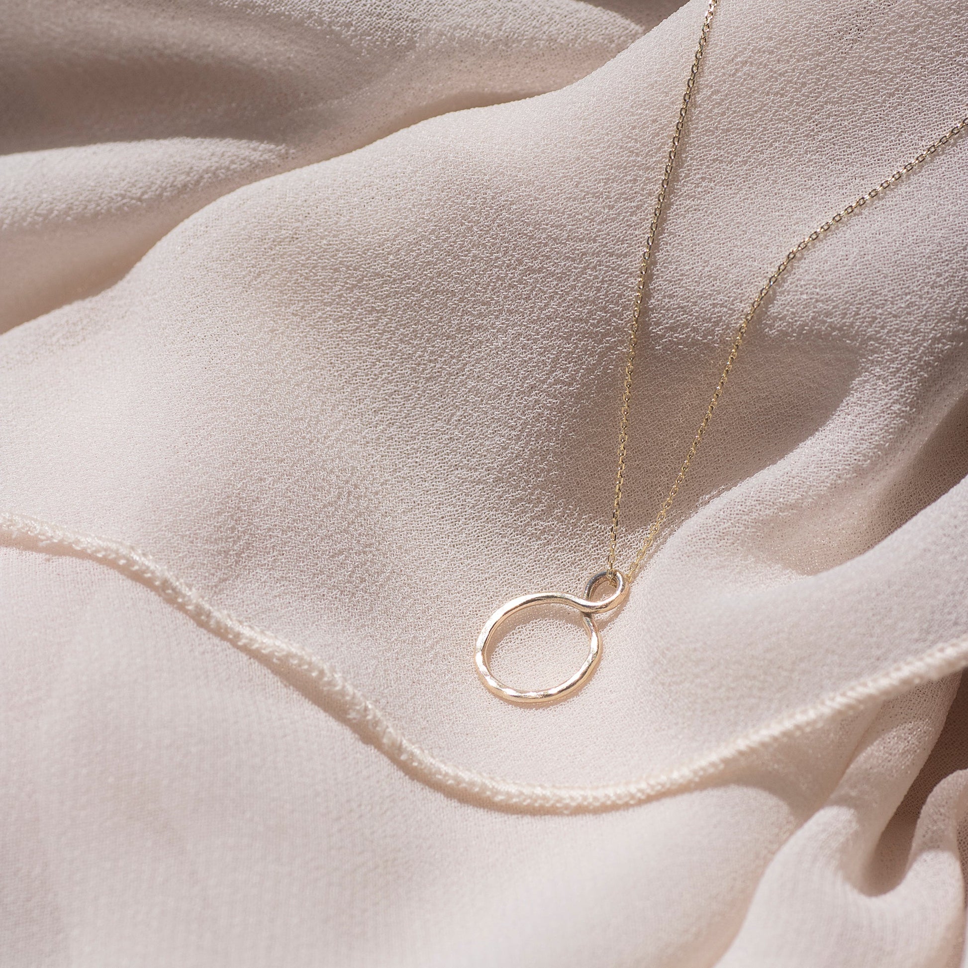 9kt gold infinity necklace