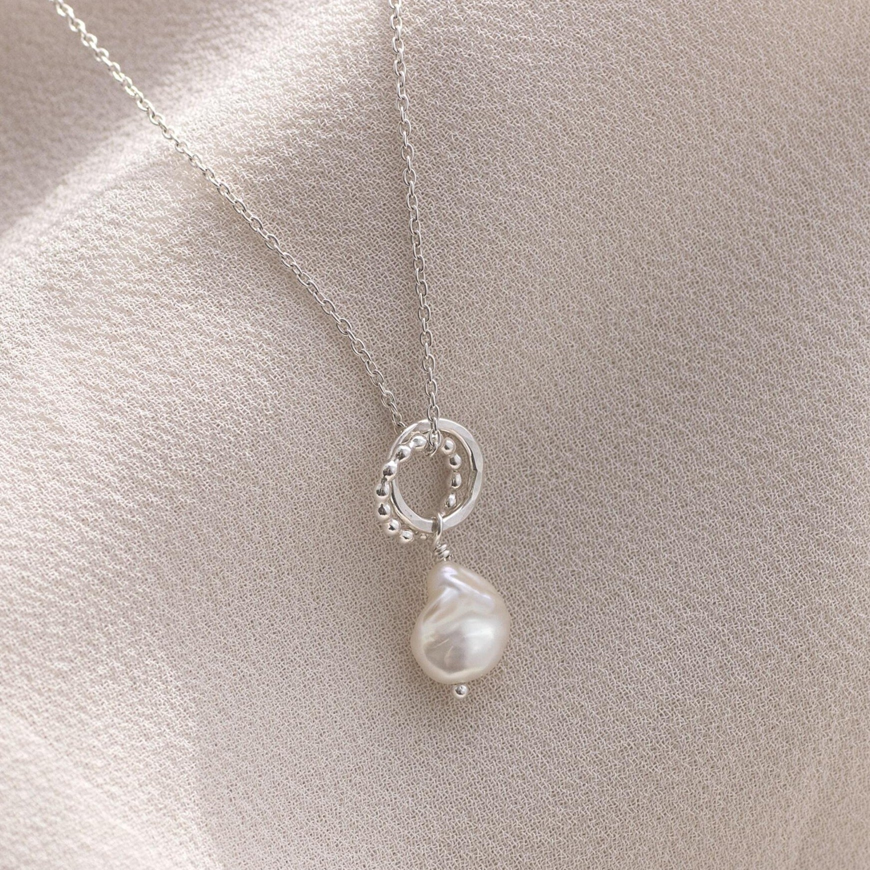 Elegant White Pearl Necklace | The Perfect Gift for Mothers & Brides 16 inch / with Standard Gift Box